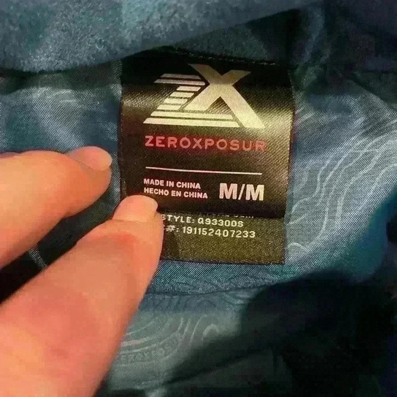 Beautiful teal (peacock) color puffer vest in velvet material. - Picture 3 of 3